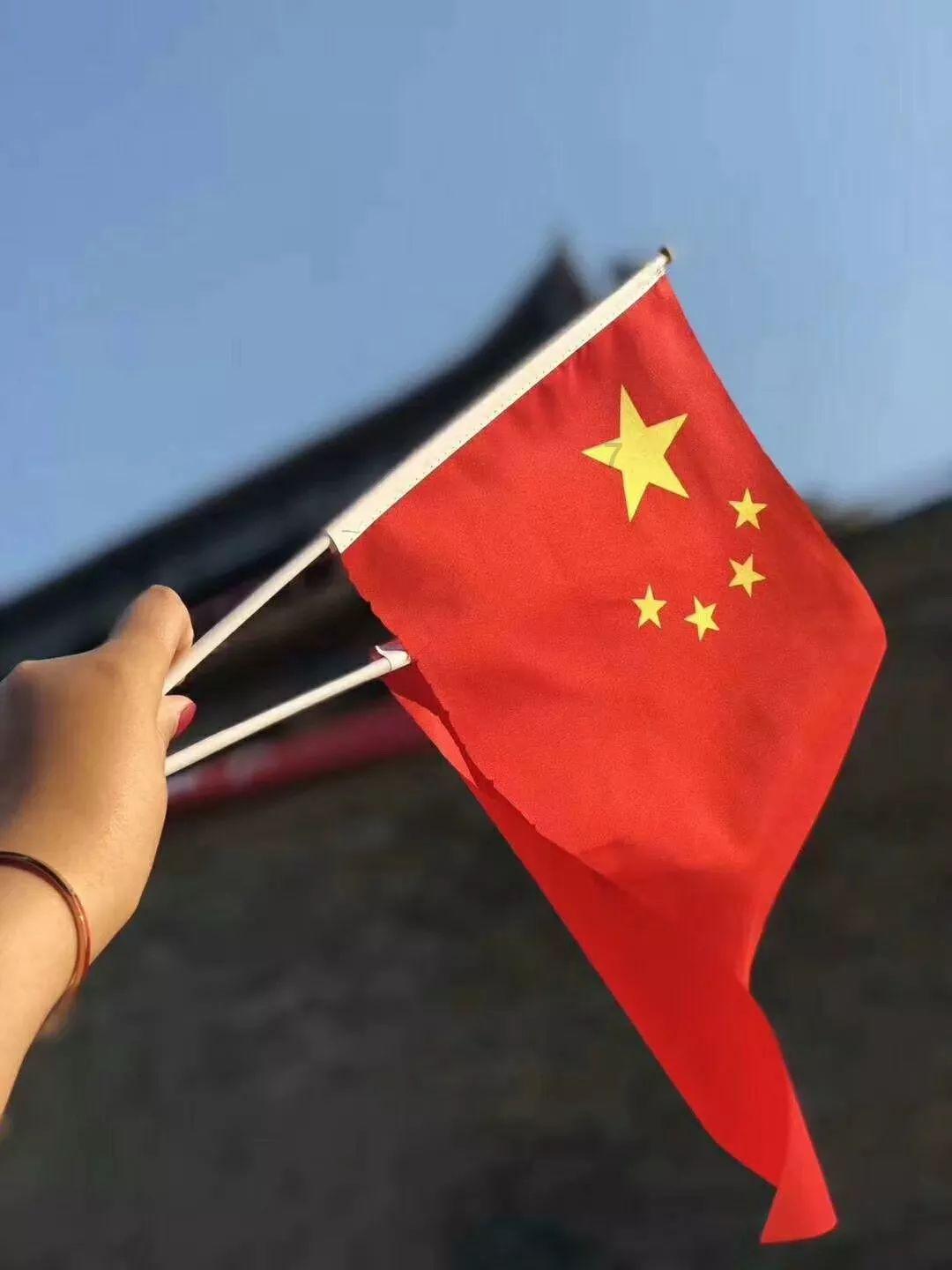 她看起来是不是有点土？