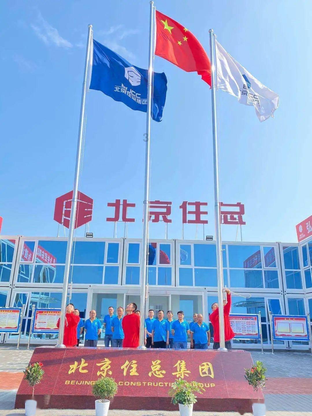 宝骏510白车开门时在墙上把边缘蹭到一小块车漆，露出来是发黄的是底漆吗，这样能用补漆笔吗？